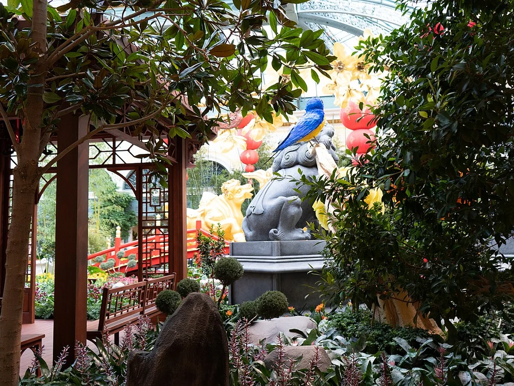 Cirque du Soleil — "O" at Bellagio Wayfinding Step 1: Conservatory Passage
