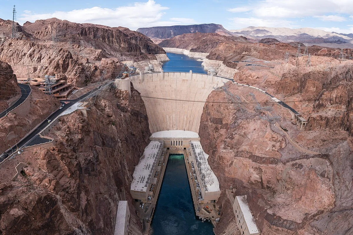 Big Bus Tours — Hoover Dam Express standard tour view