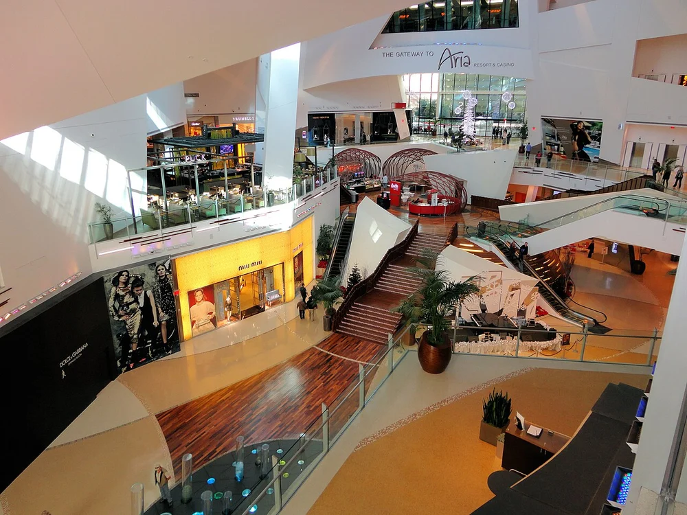 Front seat perspective through curved floor glass window